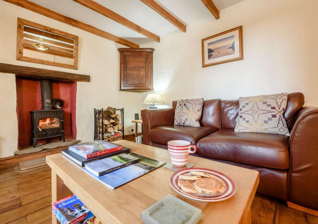 Bwthyn Clyd - St Davids Villa ภายนอก รูปภาพ