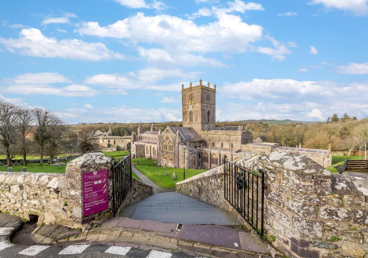 Bwthyn Clyd - St Davids Villa ภายนอก รูปภาพ