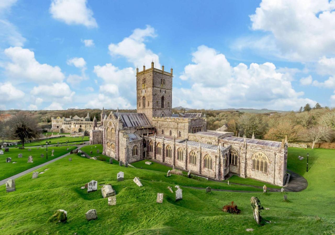 Bwthyn Clyd - St Davids Villa ภายนอก รูปภาพ